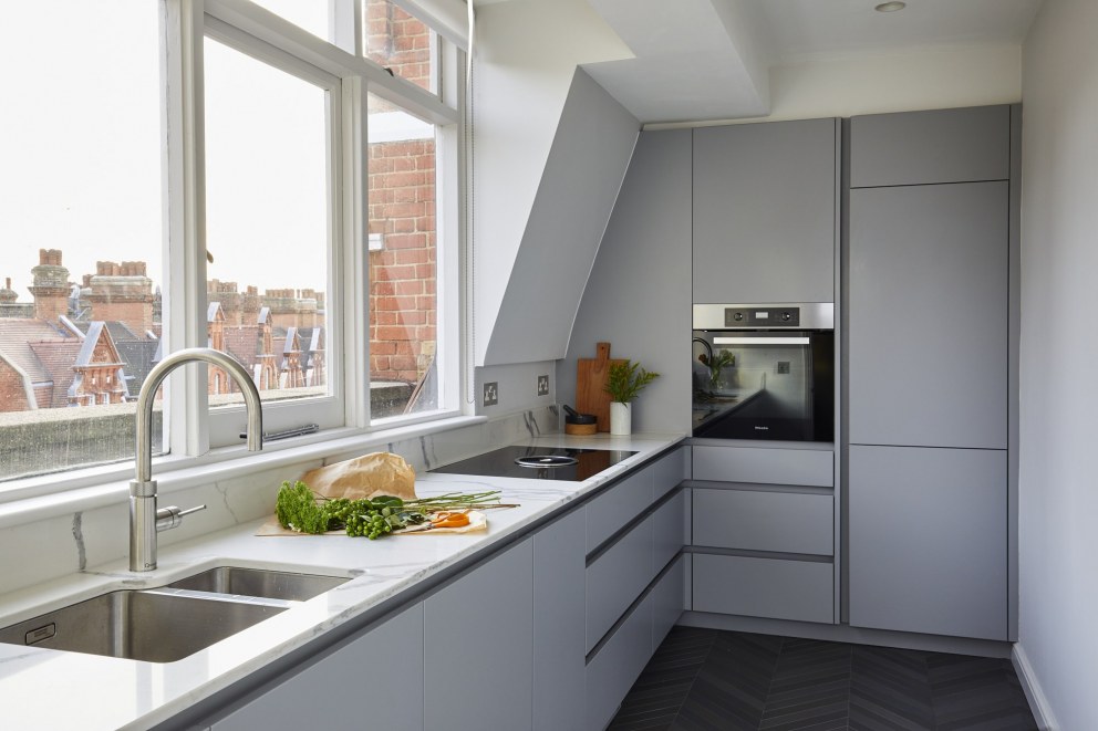 Chelsea Pied a Terre | Kitchen | Interior Designers